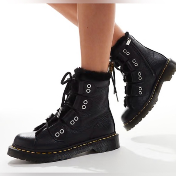 Dr Martens 1460 FAUX FUR LINED LEATHER LACE UP BOOTS Sz 10 - Picture 1 of 14